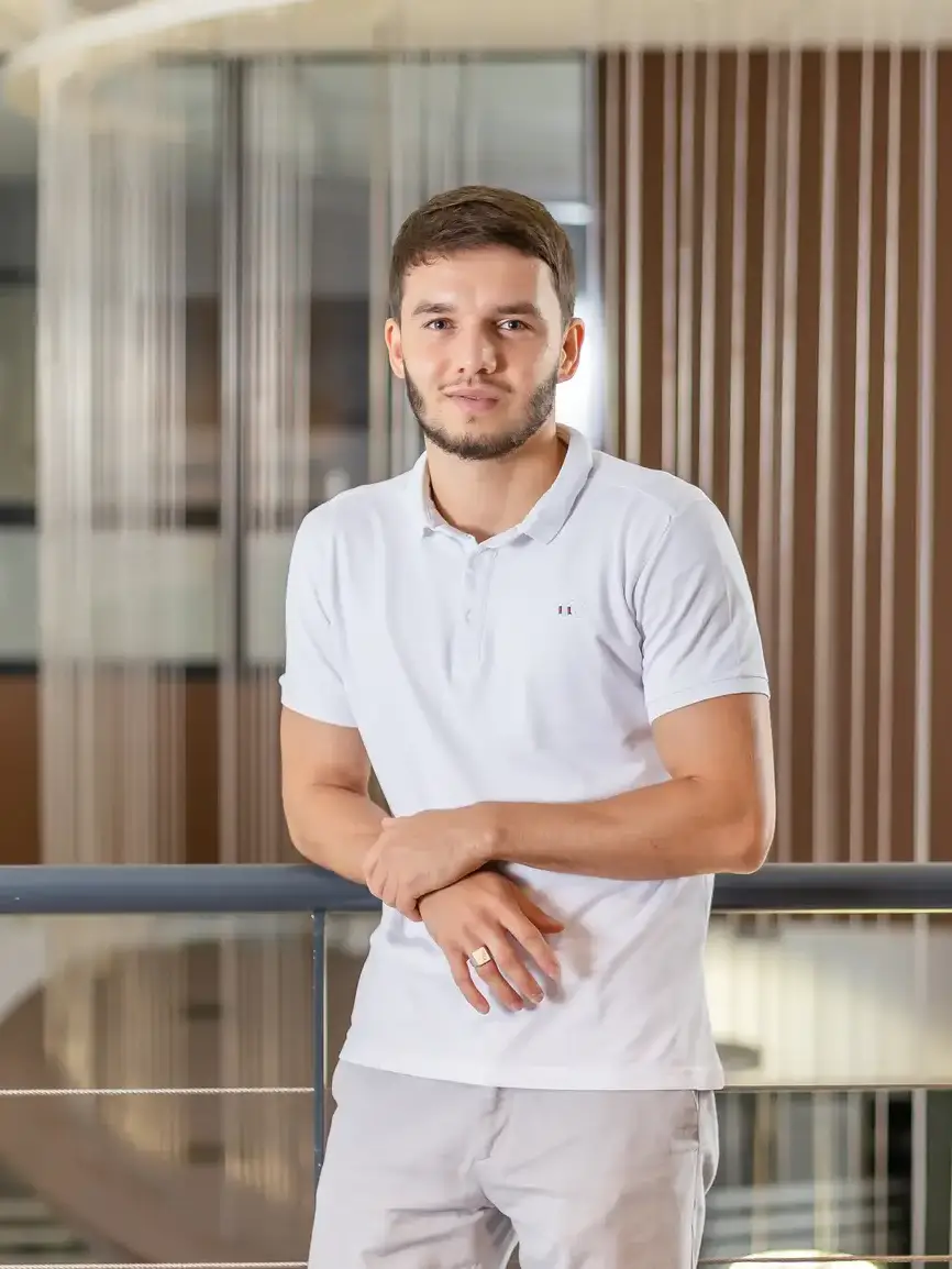 Kamil Chakhbiev, consultant appels d'offres chez AOP Pribil